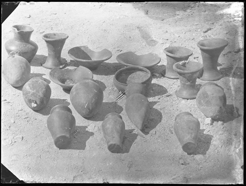 Tomb of Iti. Before being packed for transport, the objects were inventoried and photographed, often in groups. Visible in the picture are several vases from Iti’s grave goods. From top to bottom and left to right: S.13731 - 13733 - 13723 - 13722 - 13730 - 13725; S.13732 - 13726 - 13724 - 13739; S.13736 - 13734 - 13735 - 13737; S. 13729 - 13728 - 13727. Schiaparelli excavations. 