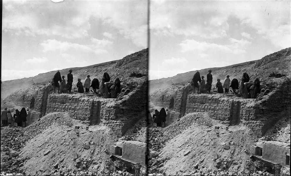 Northern necropolis. Mud-brick mastaba during excavations. Visible on the left is the small structure present in photograph C00675. Schiaparelli excavations. 