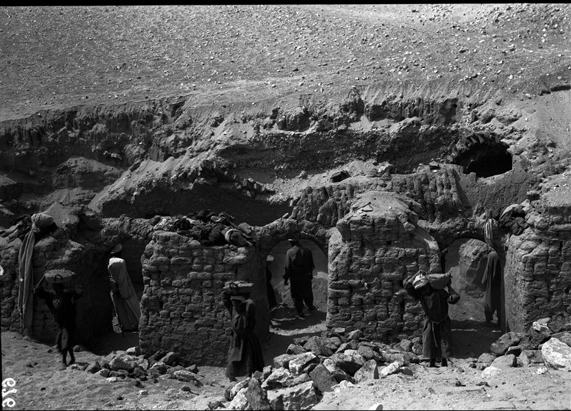 Mud-brick tomb with portico. Removal of sand from the structural remains, gradually bringing the architecture of the tomb to light. Schiaparelli excavations. 