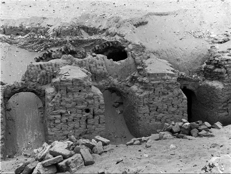 Part of the structure of the mud-brick tomb before excavations began. Part of the twelve pillars with joining arches that support the vault of the portico are clearly visible. Schiaparelli excavations. 