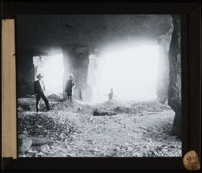 Giulio Farina, Giovanni Marro (left) and an Egyptian man during a patrol in a cave near Gebelein. Farina excavations.