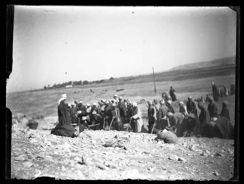  Egyptian workers during excavations at Gebelein.
