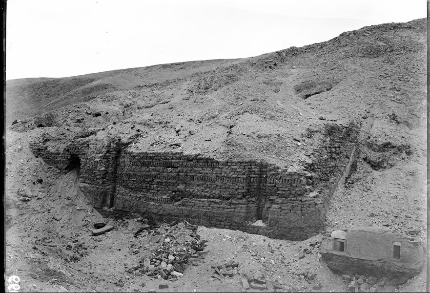 Northern necropolis. Mud-brick mastaba, before excavations began. Visible on the left is the small structure present in photograph C00675. Schiaparelli excavations. 