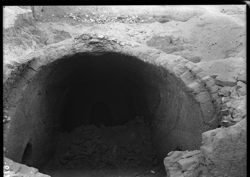 Northern necropolis, south of tomb of Iqer. ​​Unidentified room with barrel-vault. ​​A niche can be seen on the back wall. Farina excavations. 