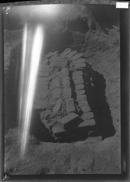 Northern necropolis. Cemetery next to the (Egyptian) prehistoric one. Rectangular pit tomb, with mud-brick roof sealed with mud. Farina excavations.