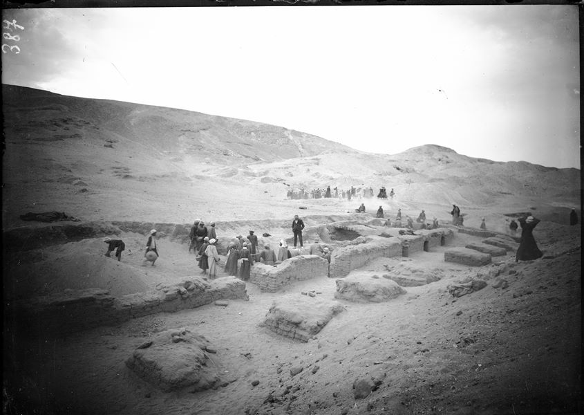 Northern necropolis, south of tomb of Iqer. Excavation of a large unidentified pillared tomb. In the centre, the partially collapsed vault of the central chapel, and the figure of Giovanni Marro. Farina excavations. 