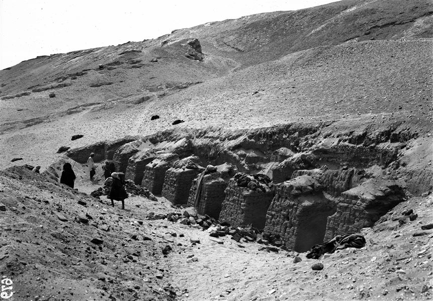 Mud-brick tomb with portico, beginning of excavation works. Schiaparelli excavations. 