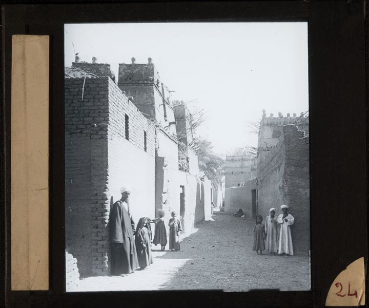 Streets and housing in Gebelein. The houses have typical pigeon holes. 