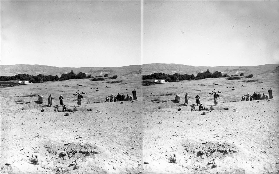 Excavations near the last section of houses from Abu Hummus. The excavation is aimed at locating the depressions that highlight the presence of burial shafts. Farina excavations.  