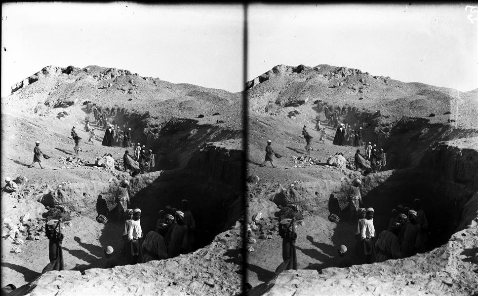 Systematic approach to excavations, north of the hill. Farina excavations. 