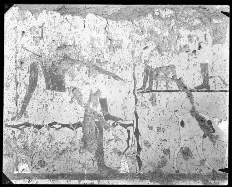 Tomba di Iti e Neferu. Questo particolare, di una pittura più estesa, riprende il defunto Iti seduto su uno sgabello in atteggiamento di riposo. Intorno a lui sono rappresentati animali e varie figure intente al loro lavoro. Scavi Schiaparelli.