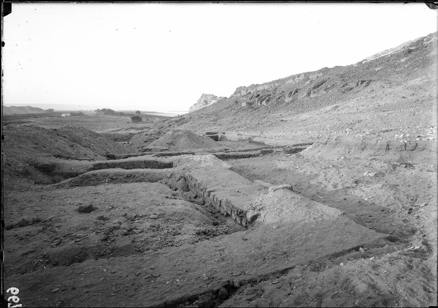 Southern hill, western side, plain below. Foundations of mud-brick structures, before excavations began. The size and thickness of the walls indicate the importance of such structures. Schiaparelli excavations. 