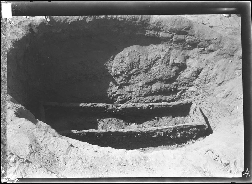 Disturbed burial in a rectangular coffin. Schiaparelli excavations. 