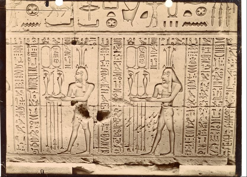 Rilievi parietali dalle pareti posteriori interne del tempio di Horus a Edfu, di età tolemaica.  