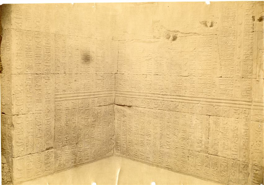The photograph shows an excerpt from the texts of the so-called “Kom Ombo Calendar”, with subdivisions of the Egyptian year, in the Temple of Sobek and Haroeris. 