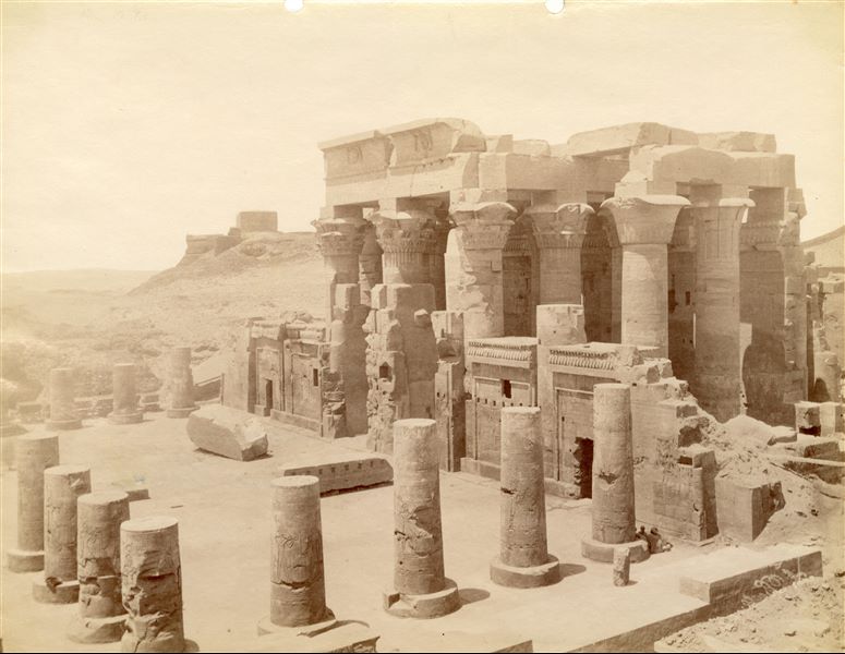 The picture shows the southern view of the front courtyard (left) and the outer hypostyle hall (right) of the Temple of Sobek and Haroeris at Kom Ombo. The author's signature shown in mirror writing is visible at the bottom right.