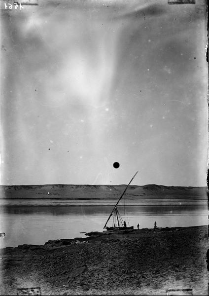 Paesaggio presumibilmente di Assuan, fotografia scattata presso la riva del Nilo. Scavi Schiaparelli.