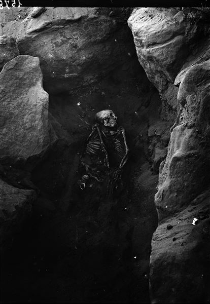 Discovery of a skeleton surrounded by rock, presumably during excavations in Qubbet el-Hawa. Schiaparelli excavations.