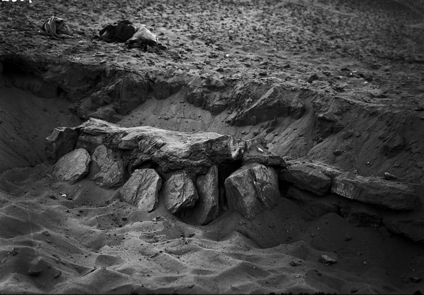 Excavation of a burial, during excavations in Qubbet el-Hawa. Schiaparelli excavations.