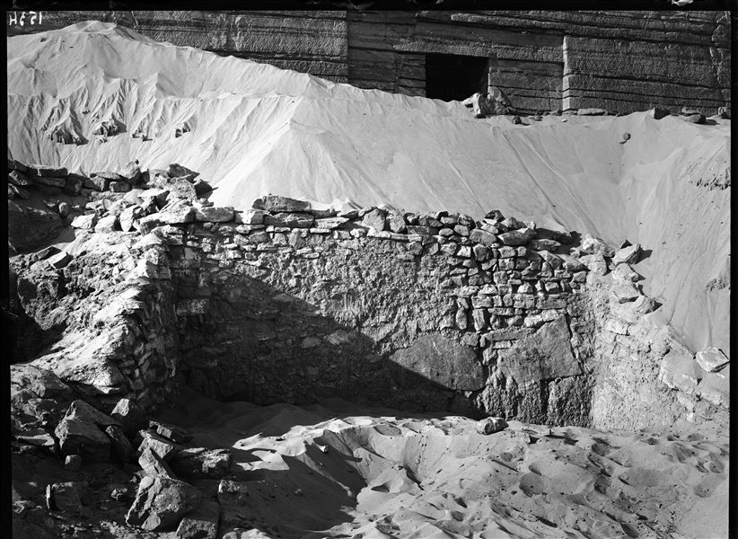 View of the area in front of the tomb of Mekhu (QH 25), of which above, the entrance can be seen. Schiaparelli excavations.