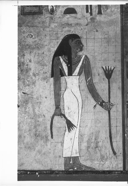 Interior view of the tomb of Sarenput II (QH 31). In particular, a wall painting on the south side (left) in the second chamber. The grid lines in preparation for the design are clearly visible. Schiaparelli excavations.