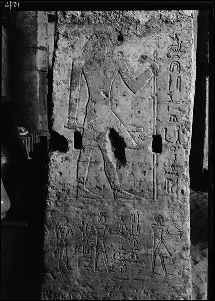 Excavation of the tomb of Khunes (QH 34h), pillar I, east side. Schiaparelli excavations.
