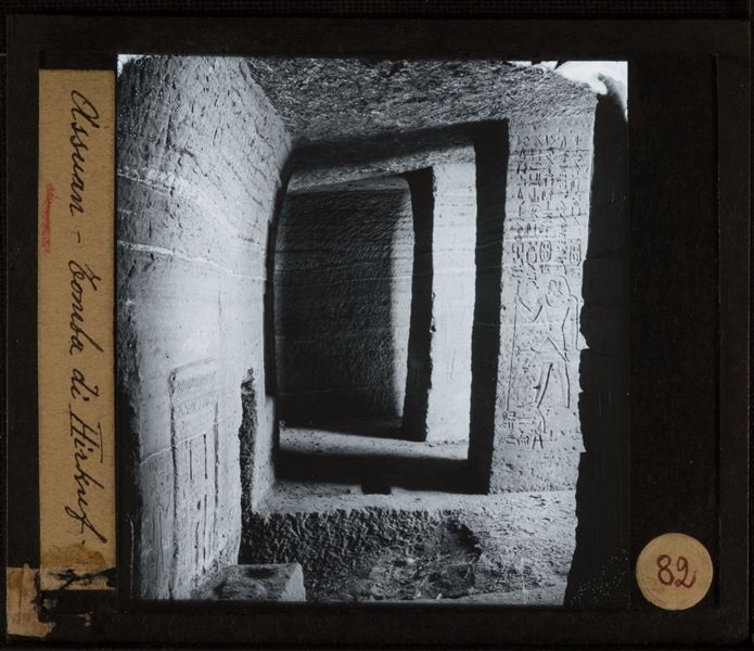Room with decorated pillars in the tomb of Harkhuf (QH 34n), at Aswan. Pillar III, south side, is visible. On the wall on the left, one of the two false doors in the tomb is visible, honouring Sabni.