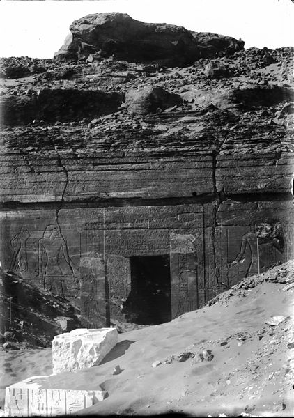Entrance to the tomb of Sarenput I (QH 36). It is visible that the sand still covered part of the facade and pillars in the courtyard. 