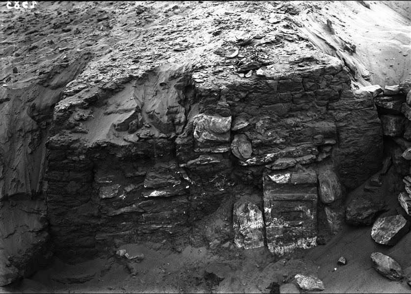 Excavating an architectural structure in Qubbet el-Hawa. Schiaparelli excavations. 