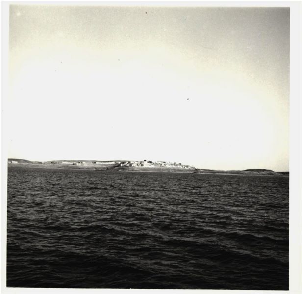 Photograph taken in the area of the site of Ellesiya, when Lake Nasser had already formed and was full. In the background, the Nubian landscape.