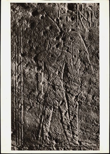Fotografia di un dettaglio di una parete interna del tempio di Ellesiya nella sua posizione originale, in Nubia, poco prima che l’acqua del Nilo iniziasse a crescere a causa della costruzione della diga di Assuan, che avrebbe sommerso la zona. Fotografia scattata poco prima dello spostamento del tempio, nella metà degli anni ’60. 