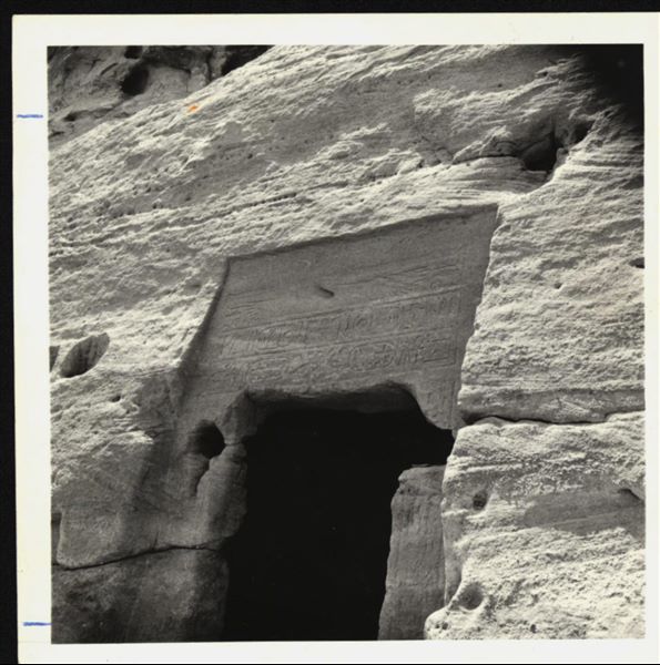 Photograph taken in the area of the rock-cut chapel in Qasr Ibrim, where some rooms and openings carved into the rock can be seen. 