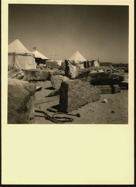 Magazzino di Wadi es-Sebua, dove per un breve periodo furono immagazzinati i blocchi del tempio di Ellesiya, tagliato in 66 parti e salvato dal crescente Lago Nasser, che avrebbe in poco tempo sommerso l’area. 