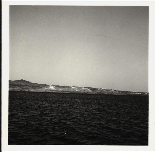 Fotografia scattata nell’area del sito di Ellesiya, quando il lago Nasser era già ampio e formato. Sullo sfondo, si vede il paesaggio nubiano.