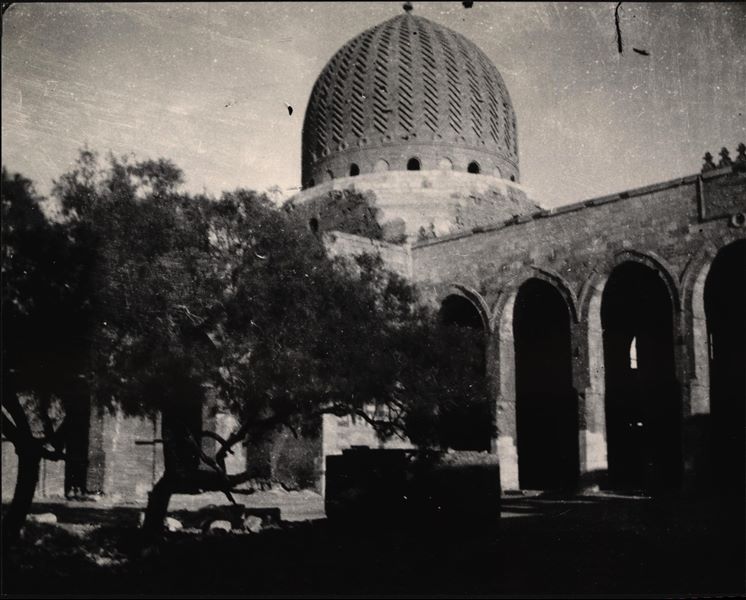A mosque with its porticoed courtyard. Schiaparelli excavations.