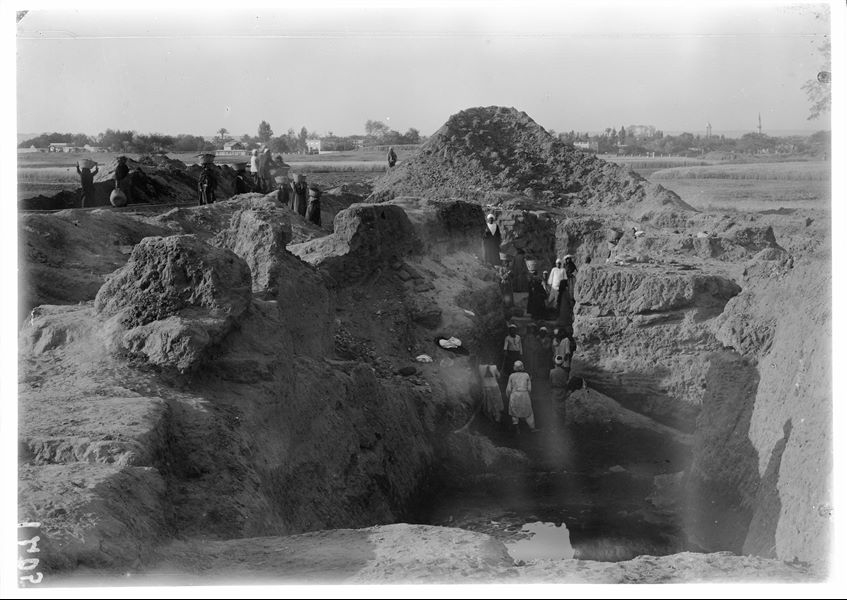 South-east area of the sacred enclosure; trench of a historic building. On the left, the rails for the Decauville wagons can be seen. Schiaparelli excavations.