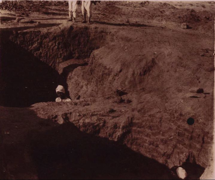 Excavation trench in the Kom area, where a bridge structure can be seen. Schiaparelli excavations.
