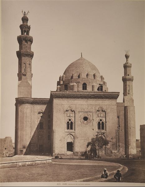 View of the Mosque-Madrasah of Sultan Hassan in Cairo, built in the 14th century. Next to it, on the right, is the spot where the present-day Al Rifa'i Mosque would later be built.   