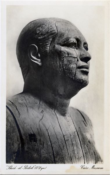 Gallery in the Egyptian Museum in Cairo. Detail of the wooden statue of the official Kaaper (4th-5th dynasty, Cairo CG 34), commonly known as Sheik el-Beled. Album “Cartes postales” (Postcards).