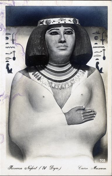 Gallery in the Egyptian Museum in Cairo. Detail of the bust of the statue of Princess Nofret (Cairo CG 4), wife of Prince Rahotep. Their tomb was discovered in 1871 in Meidum by Auguste Mariette. Album “Cartes postales” (Postcards).