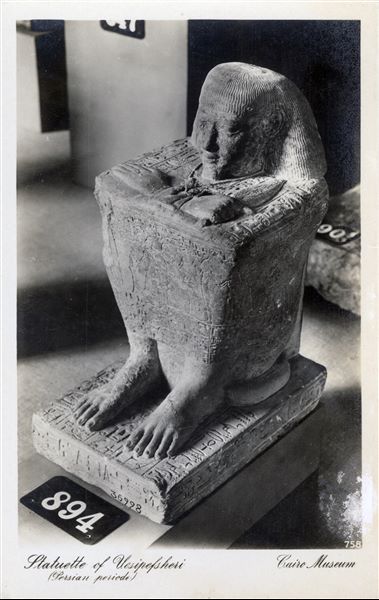 Gallery in the Egyptian Museum in Cairo. Block statue of the official Nespasefi called Senusheri from the 27th dynasty (Cairo JE 36998), found in Karnak. Album "Cartes postales" (Postcards).