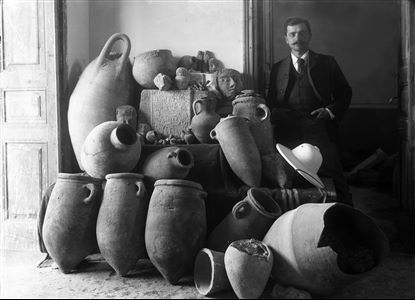 Evaristo Breccia alla fine dello scavo