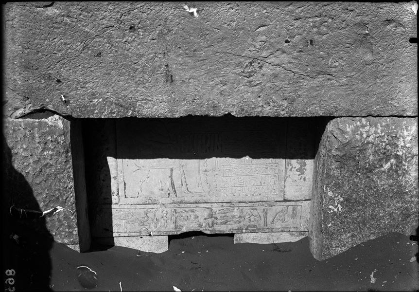 Architrave della falsa-porta della mastaba di Sneferu-seneb. Scavi Schiaparelli. 
