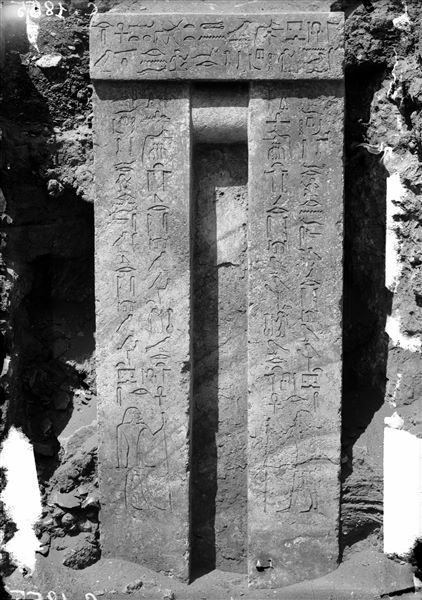 Seconda falsa-porta della mastaba di Medunefer (Cairo EMC CG 57189). Scavi Schiaparelli.