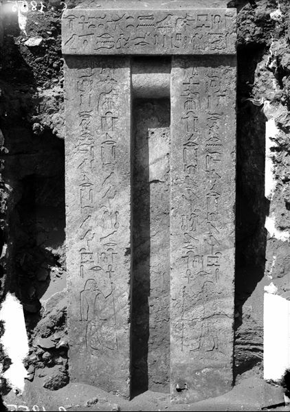 Seconda falsa-porta della mastaba di Medunefer (Cairo EMC CG 57189). Scavi Schiaparelli.