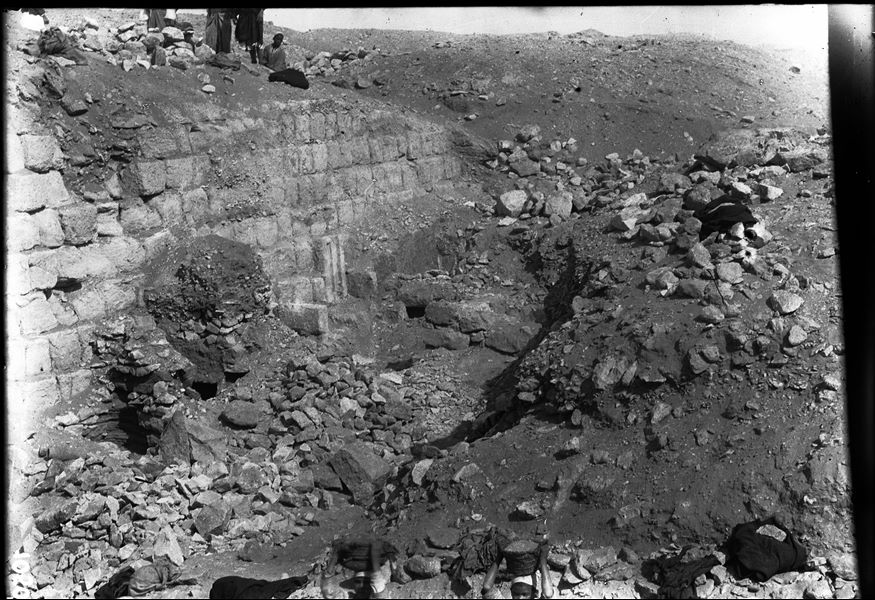 Mastaba di Kaemked, veduta della facciata al momento degli scavi. Scavi Schiaparelli.