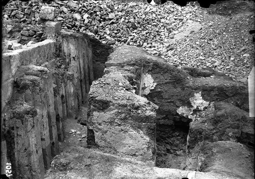 Esterno della mastaba di Iteti, lato destro della facciata. Scavi Schiaparelli.