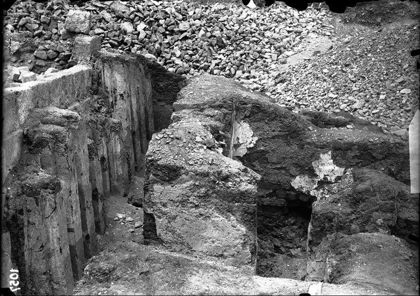 Esterno della mastaba di Iteti, lato destro della facciata. Scavi Schiaparelli.