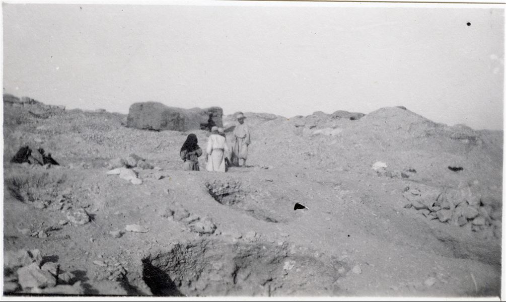 Workmen carrying out excavation surveys during the work of the Italian Archaeological Mission in the Giza necropolis. Schiaparelli excavations. 