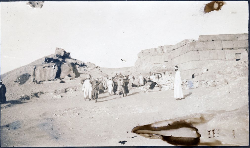 Workmen carrying out excavation surveys near a mastaba tomb during the work of the Italian Archaeological Mission in the Giza necropolis. Schiaparelli excavations. 